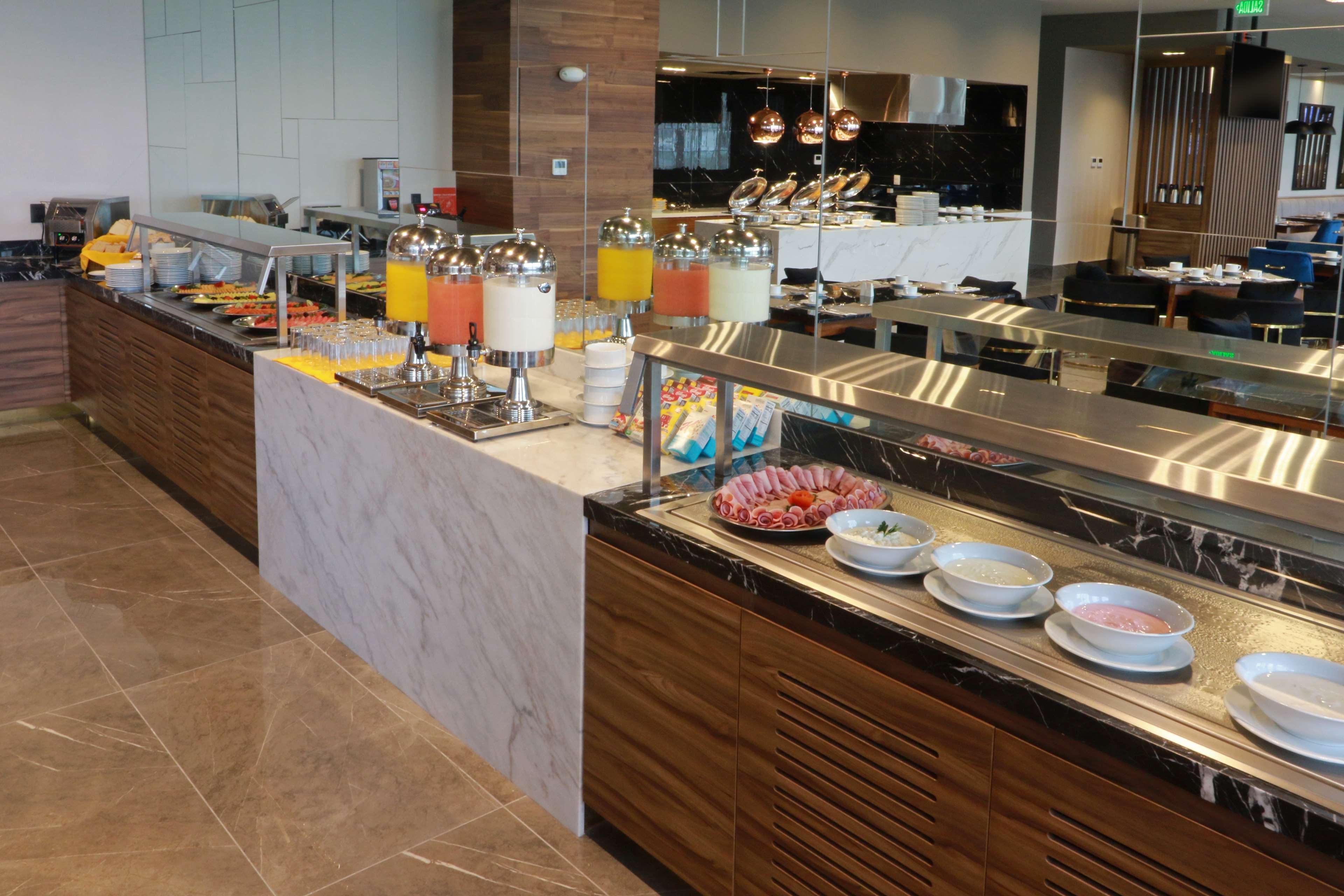 Hilton Garden Inn Monterrey Obispado Exterior foto